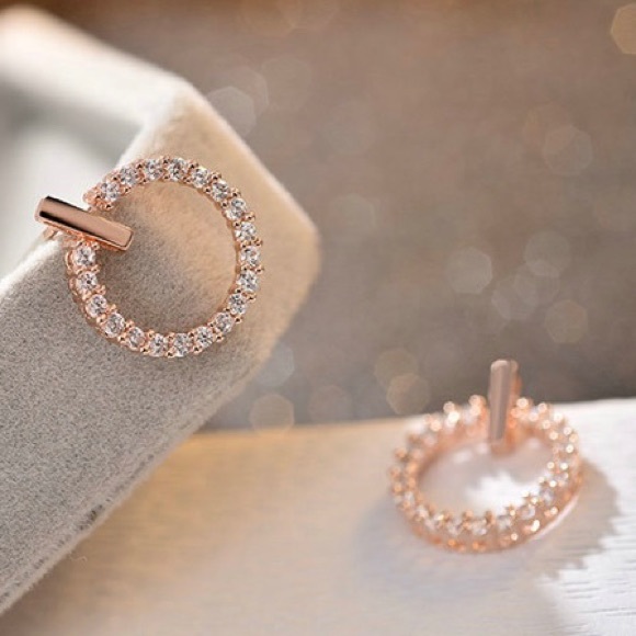 18k Gold Circle Cubic Zirconia Earrings - Picture 2 of 2